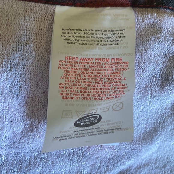 Lego Ninjago Beach Bath Towel - Picture 6 of 6